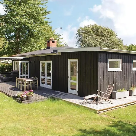 Casa vacanze Four-bedroom Holiday In